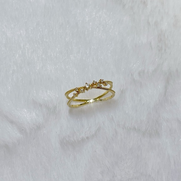 ✨Host Pick✨18K Yellow Gold and Diamond Starry Night Crossover Ring - Picture 7 of 15